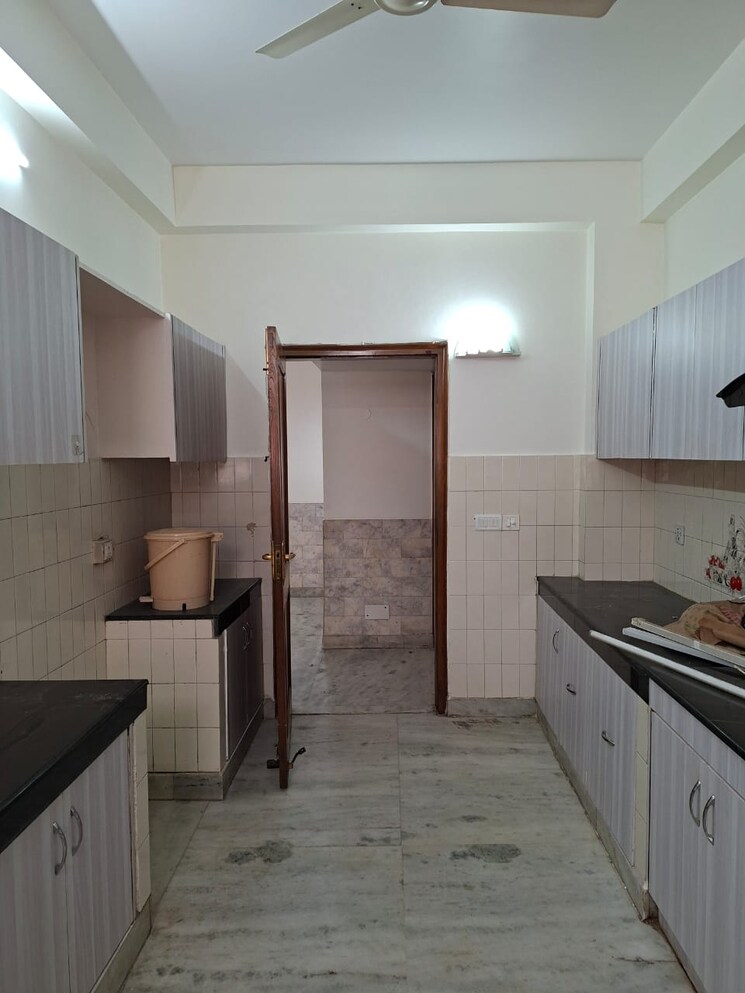 Kitchen, green park 3 Bedroom 300 Sq.Yd. Apartment In Green Park Delhi 9116264