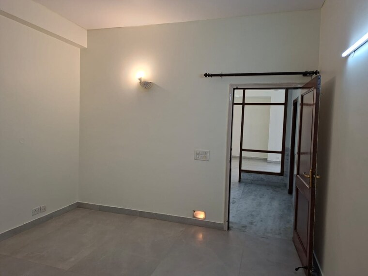 Room, green park 3 Bedroom 300 Sq.Yd. Apartment In Green Park Delhi 9116264