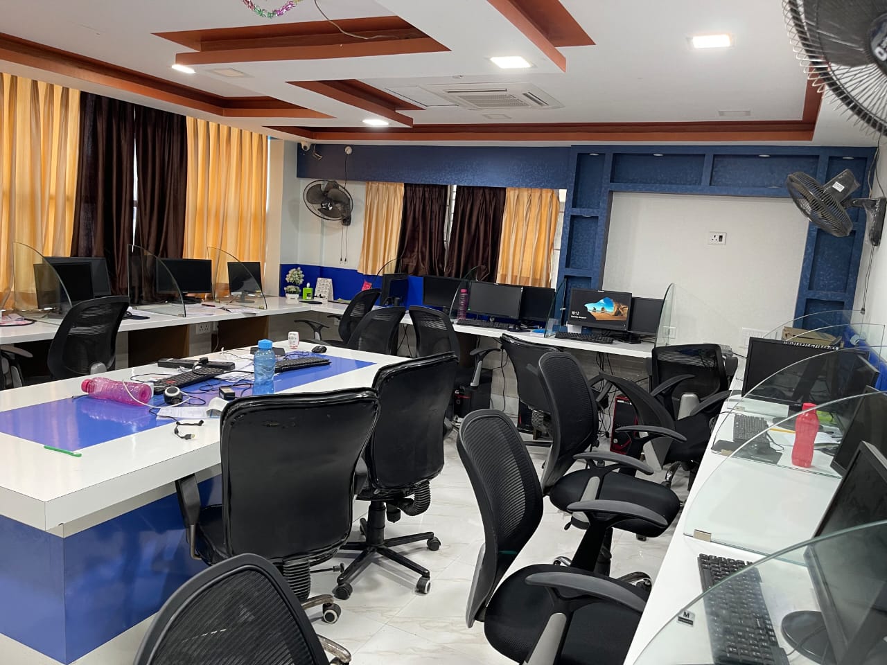 Office Space For Rent in Llico Tower