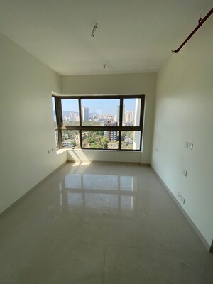 Room in 2 BHK Apartment at Kalpataru Paramount A, Kapur Bawdi – for Sale