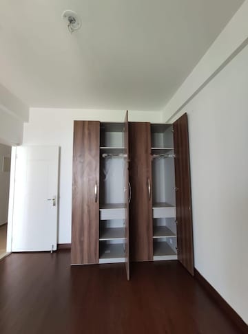 Room in 3 BHK Apartment at Mapsko The Icon 79, Sector 79 – for Rent