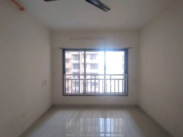 Room in 2 BHK Apartment at Crystal Armus, Chembur – for Rent
