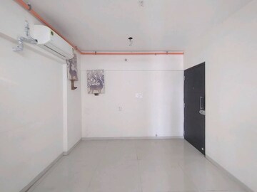 Room in 2 BHK Apartment at Crystal Armus, Chembur – for Rent