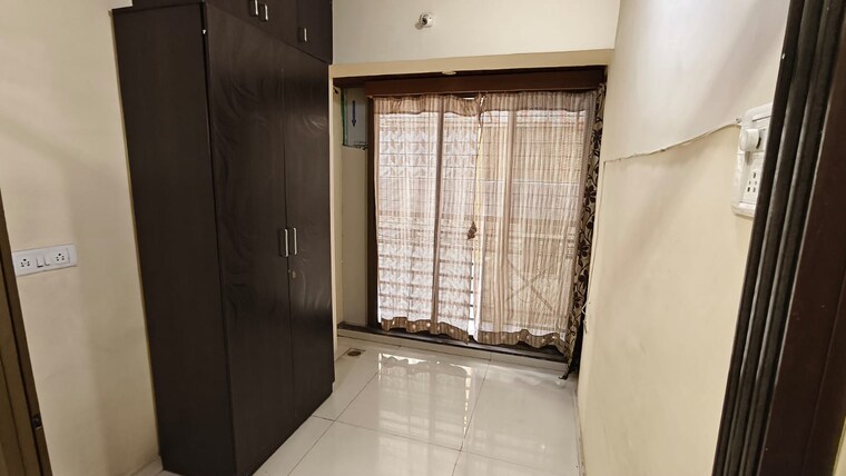 Room, suyog-chs-naupada 1 Bedroom 556 Sq.Ft. Apartment In Naupada Thane 9108775