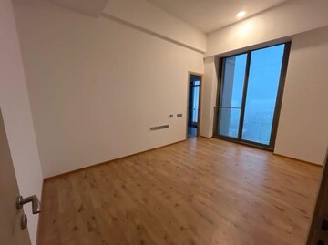 Room in 5 BHK Apartment at Rustomjee Crown, Prabhadevi – for Rent