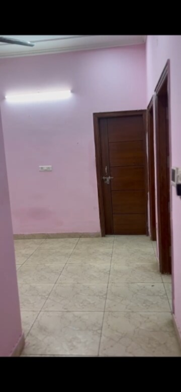 Room in 2 BHK Builder Floor at Parklands, Sector 85 – for Rent
