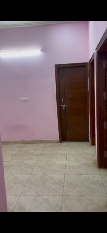 Room in 2 BHK Builder Floor at Parklands, Sector 85 – for Rent