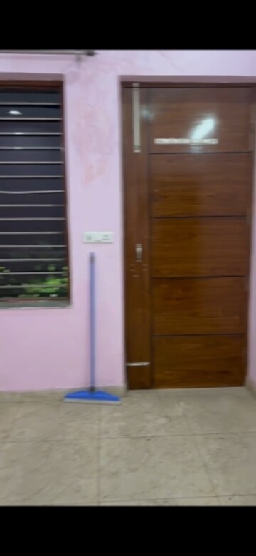 Room in 2 BHK Builder Floor at Parklands, Sector 85 – for Rent