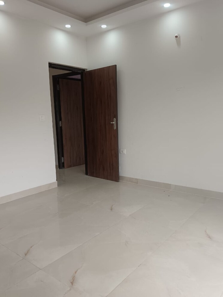 Room, shanthi nagar 3 Bedroom 2070 Sq.Ft. Apartment In Shanthi Nagar Bangalore 7973870