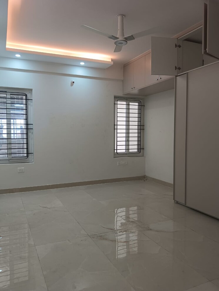 Room, shanthi nagar 3 Bedroom 2070 Sq.Ft. Apartment In Shanthi Nagar Bangalore 7973870