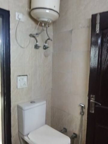 Bathroom in 5 BHK Apartment at Jasminium Apartment, Sector 45 – for Rent