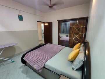 Bedroom in 2 BHK Apartment at Andheri West – for Rent