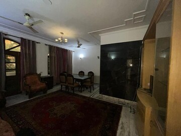 Living Room in 2 BHK Builder Floor at Dlf Phase ii – for Rent