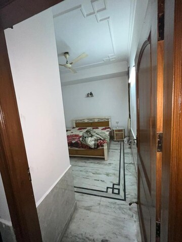 Bathroom in 2 BHK Builder Floor at Dlf Phase ii – for Rent
