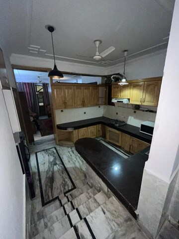 Kitchen in 2 BHK Builder Floor at Dlf Phase ii – for Rent