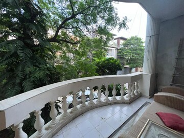 Balcony in 2 BHK Builder Floor at Dlf Phase ii – for Rent