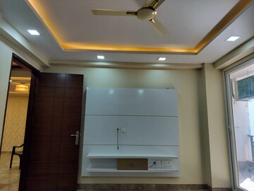 Furnished Amenities in 3 BHK Builder Floor at Ansal Sushant Lok I, Sector 43 – for Sale