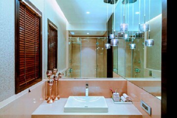 Bathroom in 5 BHK Apartment at Lower Parel West – for Sale