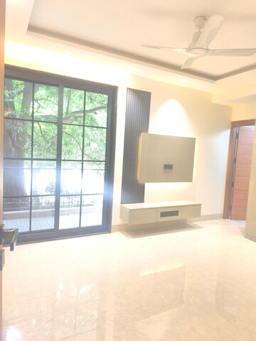 Room in 4 BHK Apartment at Vasant Kunj – for Rent