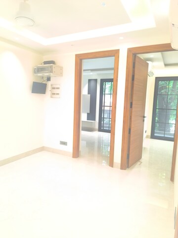 Room in 4 BHK Apartment at Vasant Kunj – for Rent