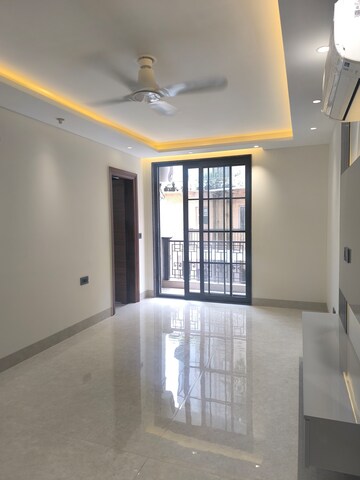 Room in 4 BHK Apartment at Vasant Kunj – for Rent