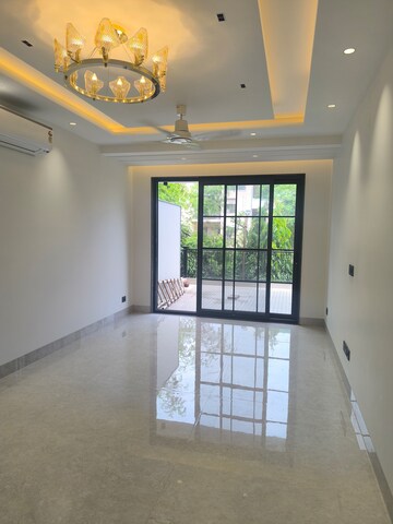 Room in 4 BHK Apartment at Vasant Kunj – for Rent