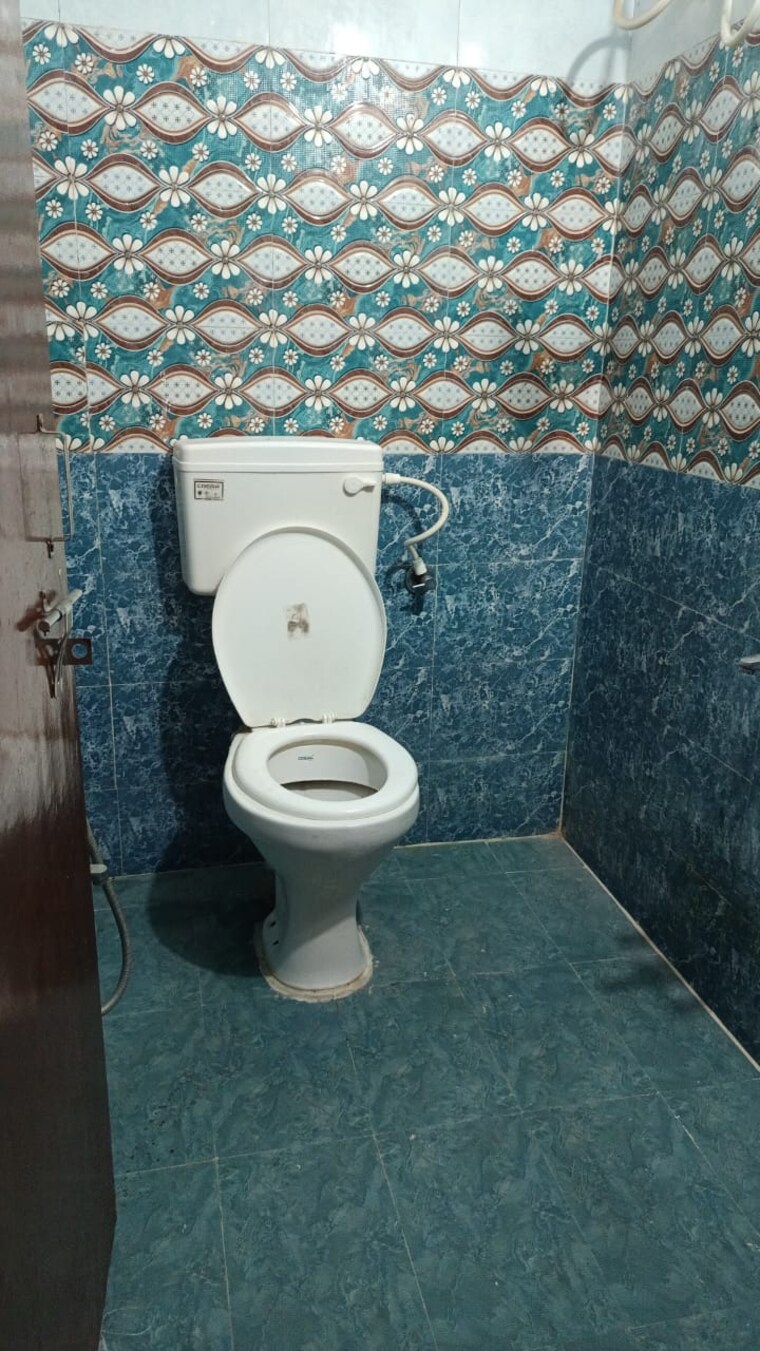 Bathroom, banjara hills 1 Bedroom 450 Sq.Ft. Apartment In Banjara Hills Hyderabad 9116799