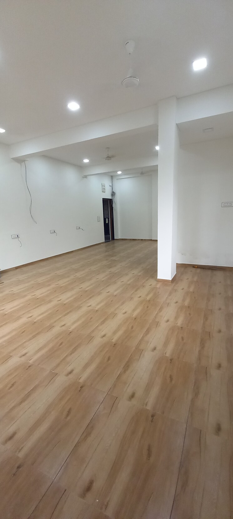 Room, ashram road Commercial Office Space 750 Sq.Ft. In Ashram Road Ahmedabad 9116817