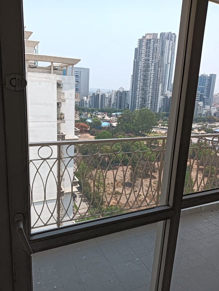 Balcony, bptp-park-prime 3.5 Bedroom 1999 Sq.Ft. Apartment In Sector 66 Gurgaon 9116814