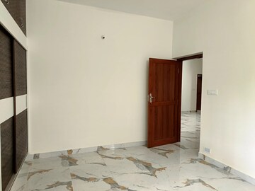 Room in 3 BHK Independent House at Dollars Comforts, Rmv 2nd Stage – for Rent