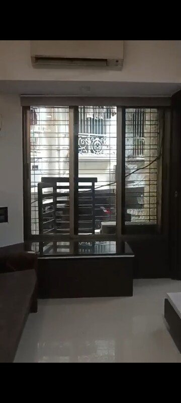 Room in 1 BHK Apartment at Vile Parle East – for Rent