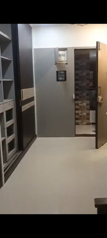 Room in 1 BHK Apartment at Vile Parle East – for Rent