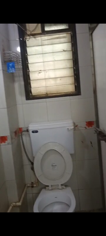 Bathroom in 1 BHK Apartment at Vile Parle East – for Rent