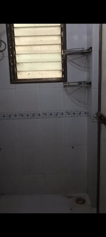 Bathroom in 1 BHK Apartment at Vile Parle East – for Rent