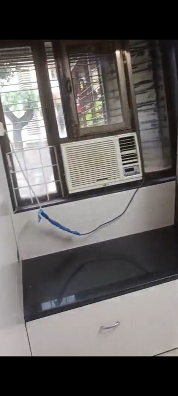 Master Bedroom in 1 BHK Apartment at Vile Parle East – for Rent