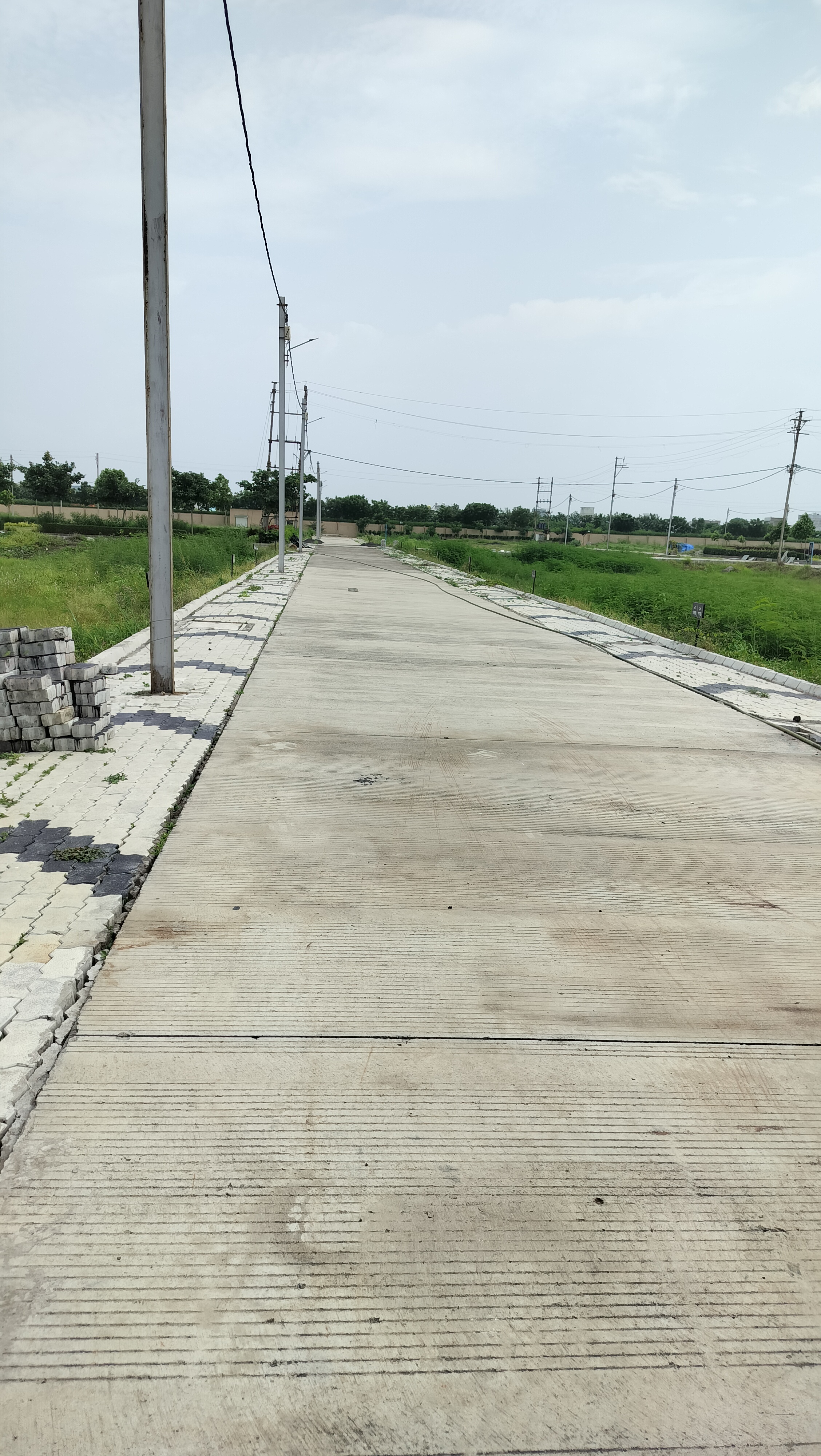 Plot For Sale in 800 Sqft Corner Plot 