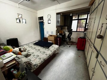 Living Room in 2 BHK Apartment at Vile Parle East – for Rent