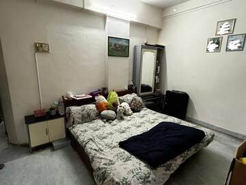 Bedroom in 2 BHK Apartment at Vile Parle East – for Rent