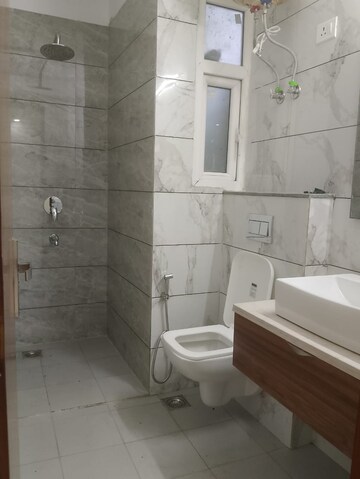 Bathroom in 3 BHK Builder Floor at Uday Arden 45, Sector 45 – for Rent