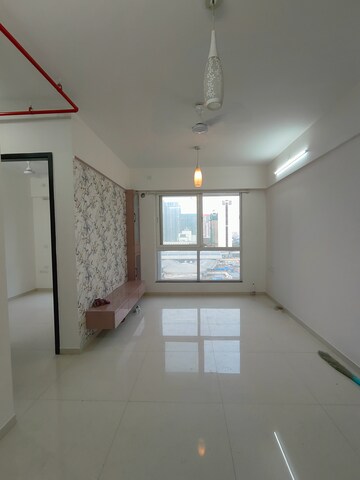 Room in 2 BHK Apartment at Sheth Zuri, Laxmi Nagar – for Rent