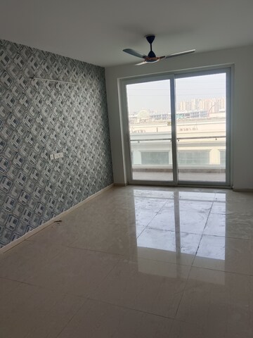 Room in 3 BHK Apartment at Omaxe Royal Residency Faridabad, Sector 79 – for Rent