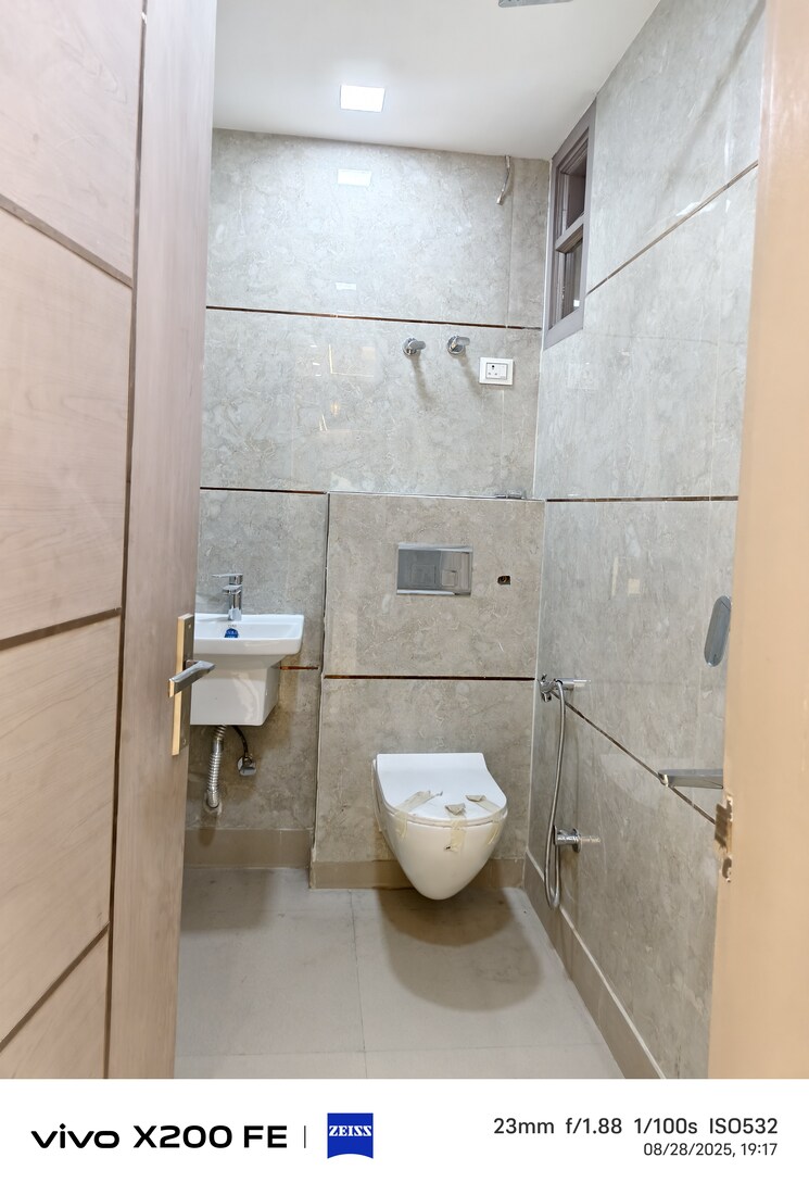 Bathroom, palam 3 Bedroom 1080 Sq.Ft. Builder Floor In Palam Delhi 9117047