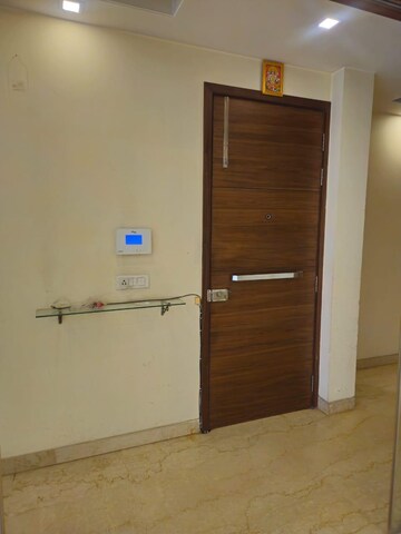 Room in 3 BHK Builder Floor at Greater Kailash Part 3 – for Sale