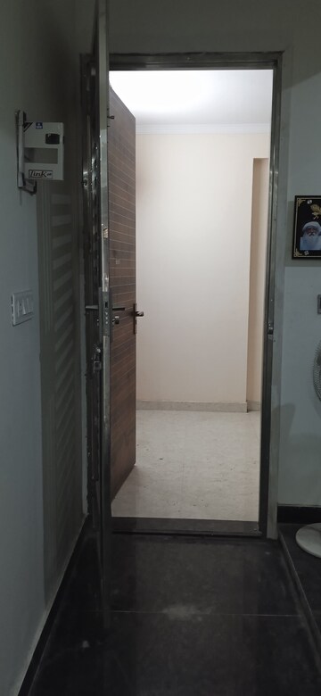 Building Lobby in 1 RK Builder Floor at Mahavir Enclave 1 – for Rent
