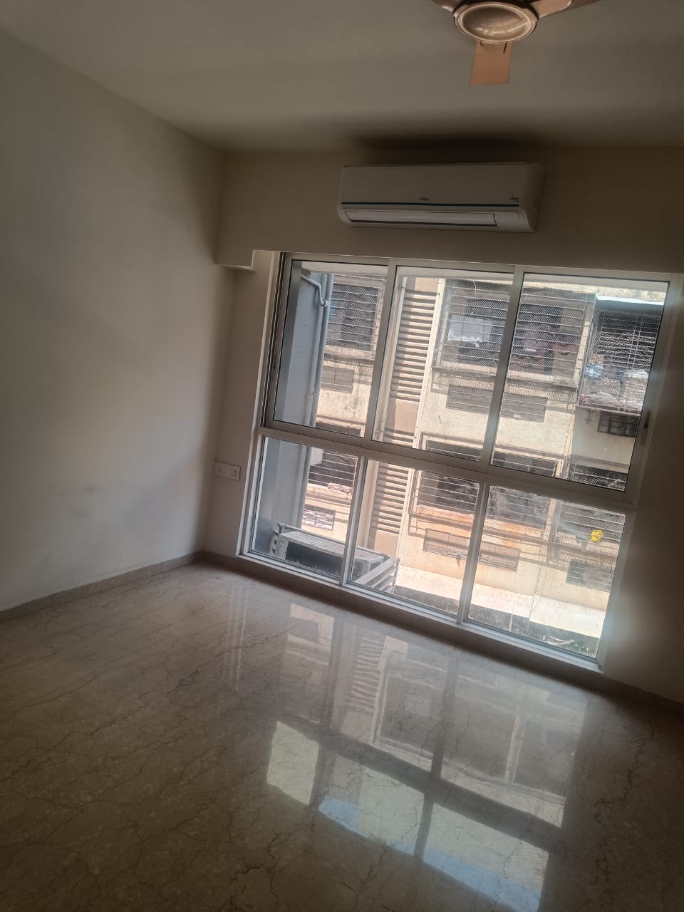 1.5 BHK Apartment For Rent in Omkar Meridia