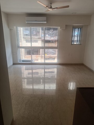 Room in 1.5 BHK Apartment at Omkar Meridia, Kurla West – for Rent