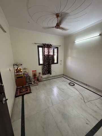 Room in 2 BHK Builder Floor at Janakpuri – for Rent