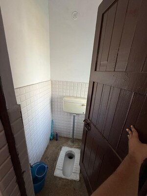 Bathroom in 3.5 BHK Apartment at Mayur Vihar 1 – for Sale
