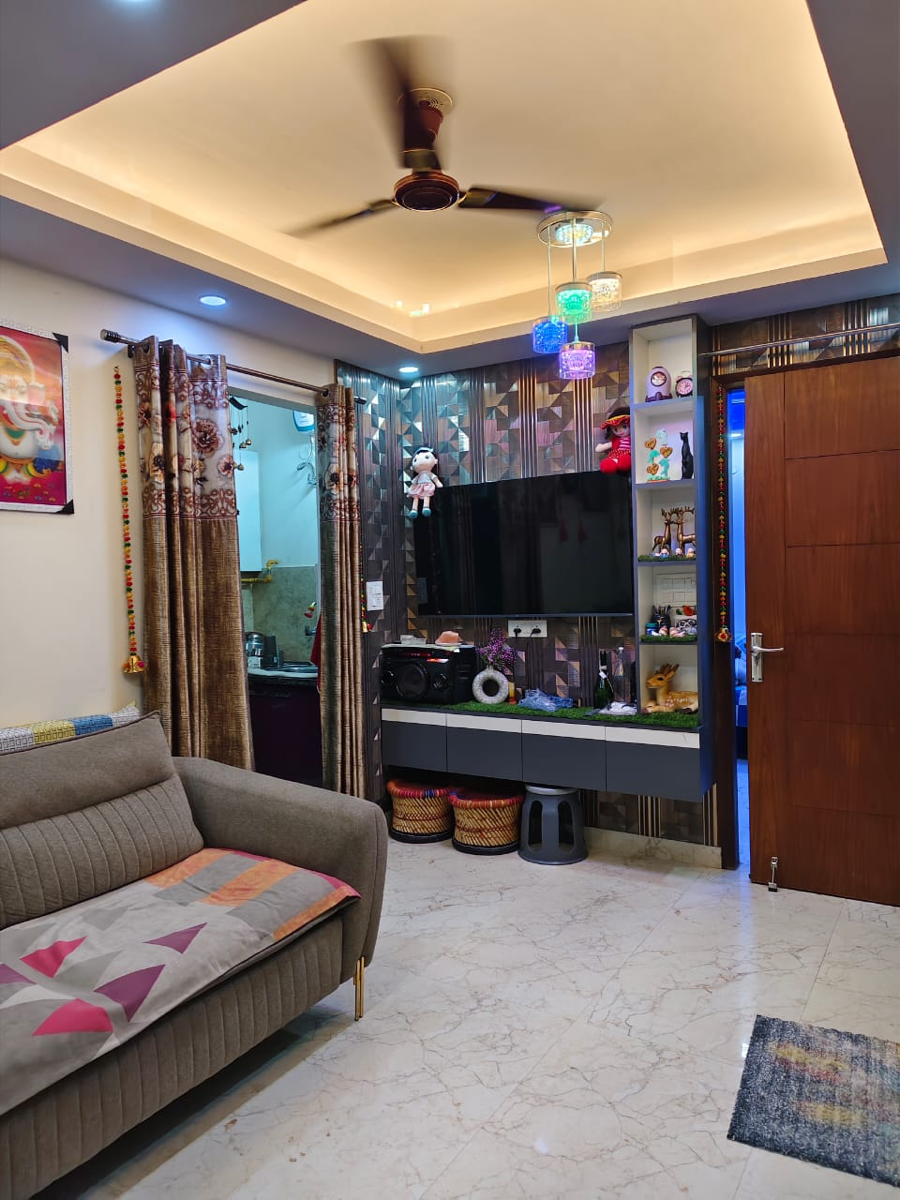 Living Room, freedom fighters enclave 2 Bedroom 120 Sq.Yd. Apartment In Freedom Fighters Enclave Delhi 9117200
