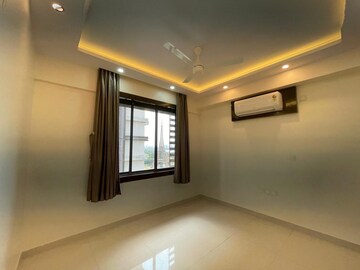Room in 4 BHK Apartment at The Ecos, New Town – for Rent